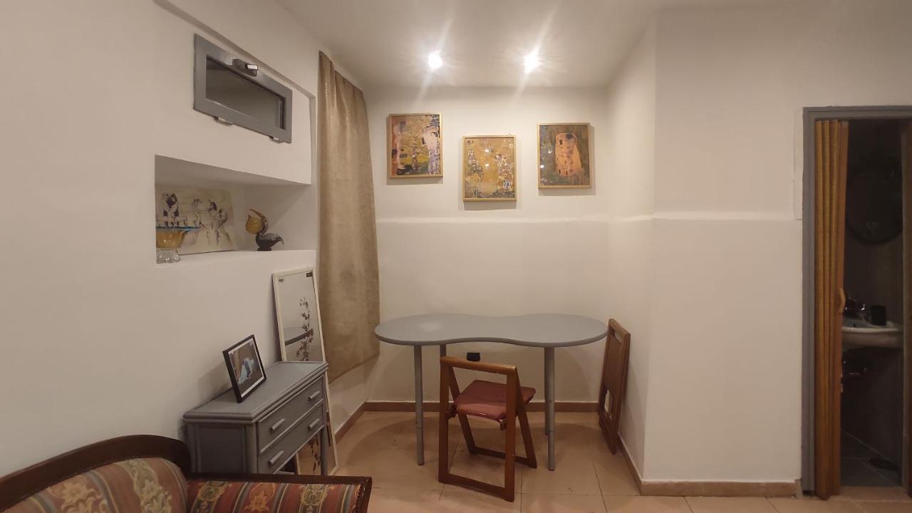 Apartamento Tra Il Bosco E L'Orto Nápoles Exterior foto