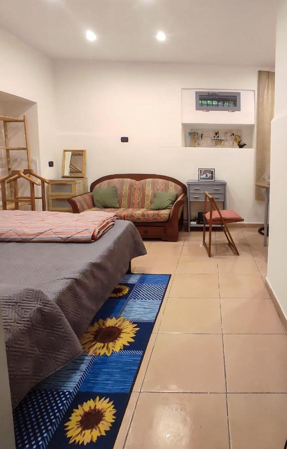 Apartamento Tra Il Bosco E L'Orto Nápoles Exterior foto